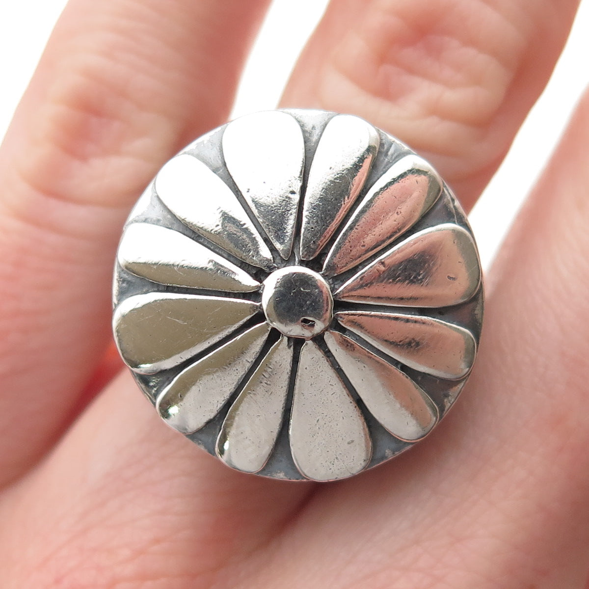 925 Sterling Silver Vintage Modernist Daisy Flower Oxidized Ring Size 5.25