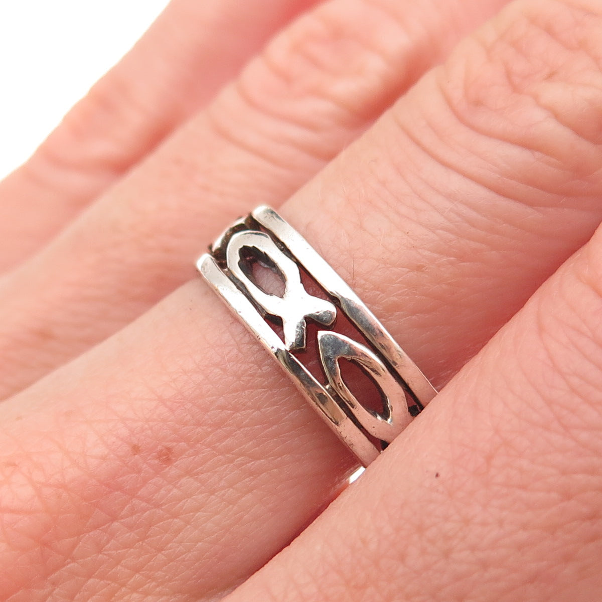 925 Sterling Silver Vintage Ichthys Oxidized Band Ring Size 8