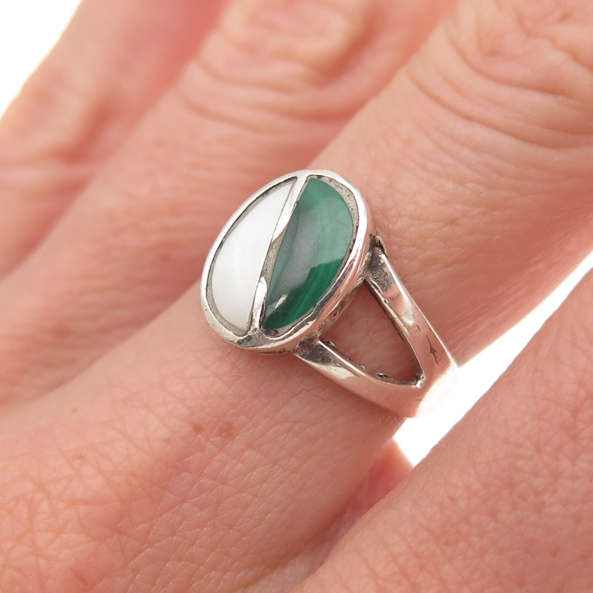 Old Pawn 925 Sterling Silver Vintage Southwestern MOP & Malachite Ring Size 6.5
