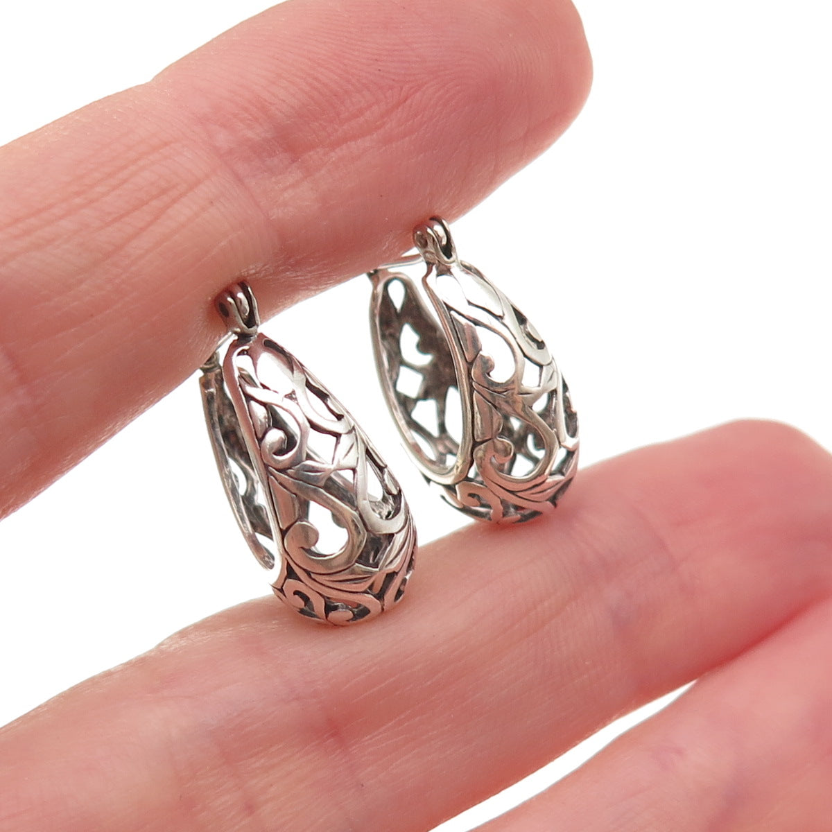 Jezlaine 925 Sterling Silver Vintage Floral Ornate Hoop Oxidized Earrings