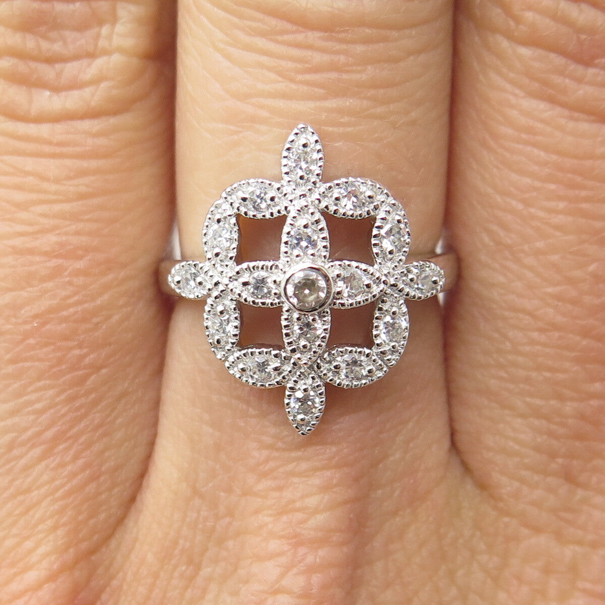925 Sterling Silver Round-Cut C Z Floral Ring Size 6.25