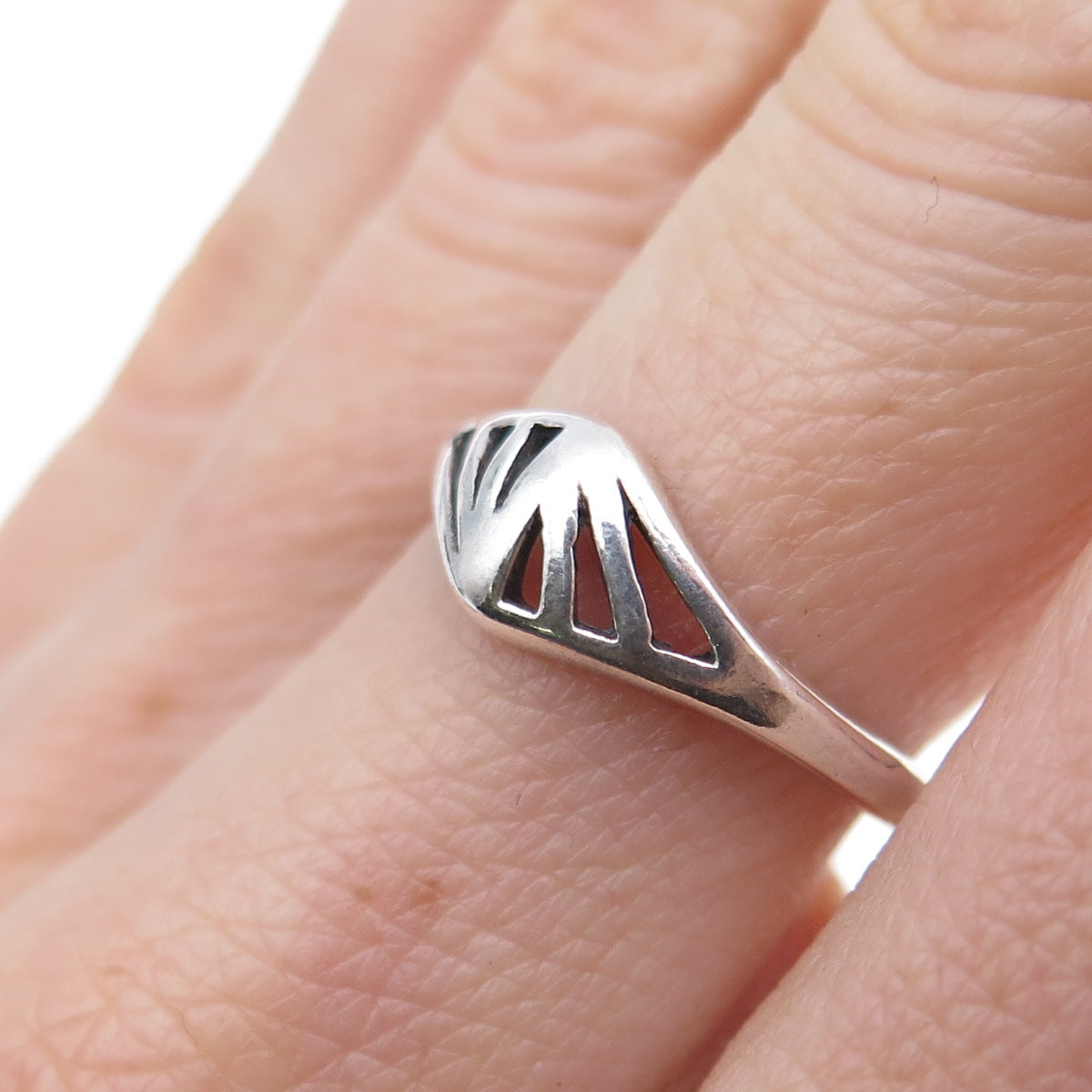 925 Sterling Silver Vintage Ribbed Oxidized Ring Size 6.5