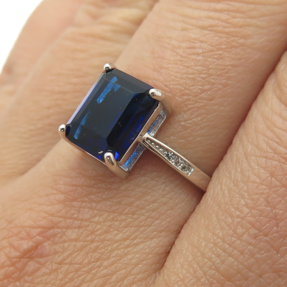 925 Sterling Silver Nano Sapphire & Round-Cut Shaped C Z Ring Size 9