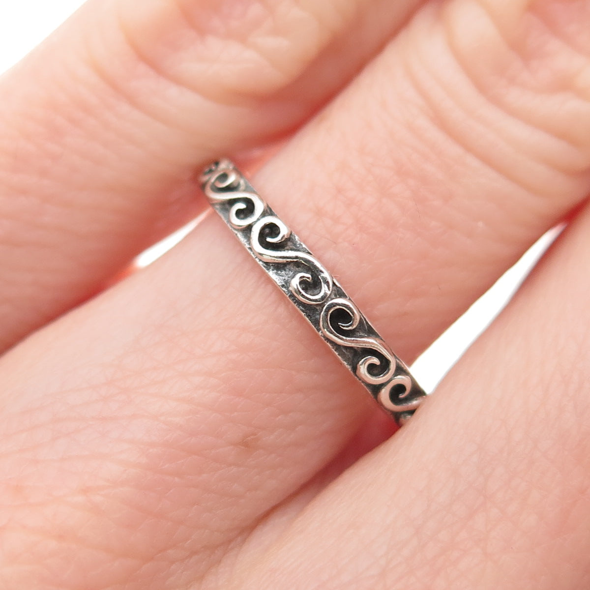 925 Sterling Silver Vintage Stackable Swirl Oxidized Band Ring Size 5.5