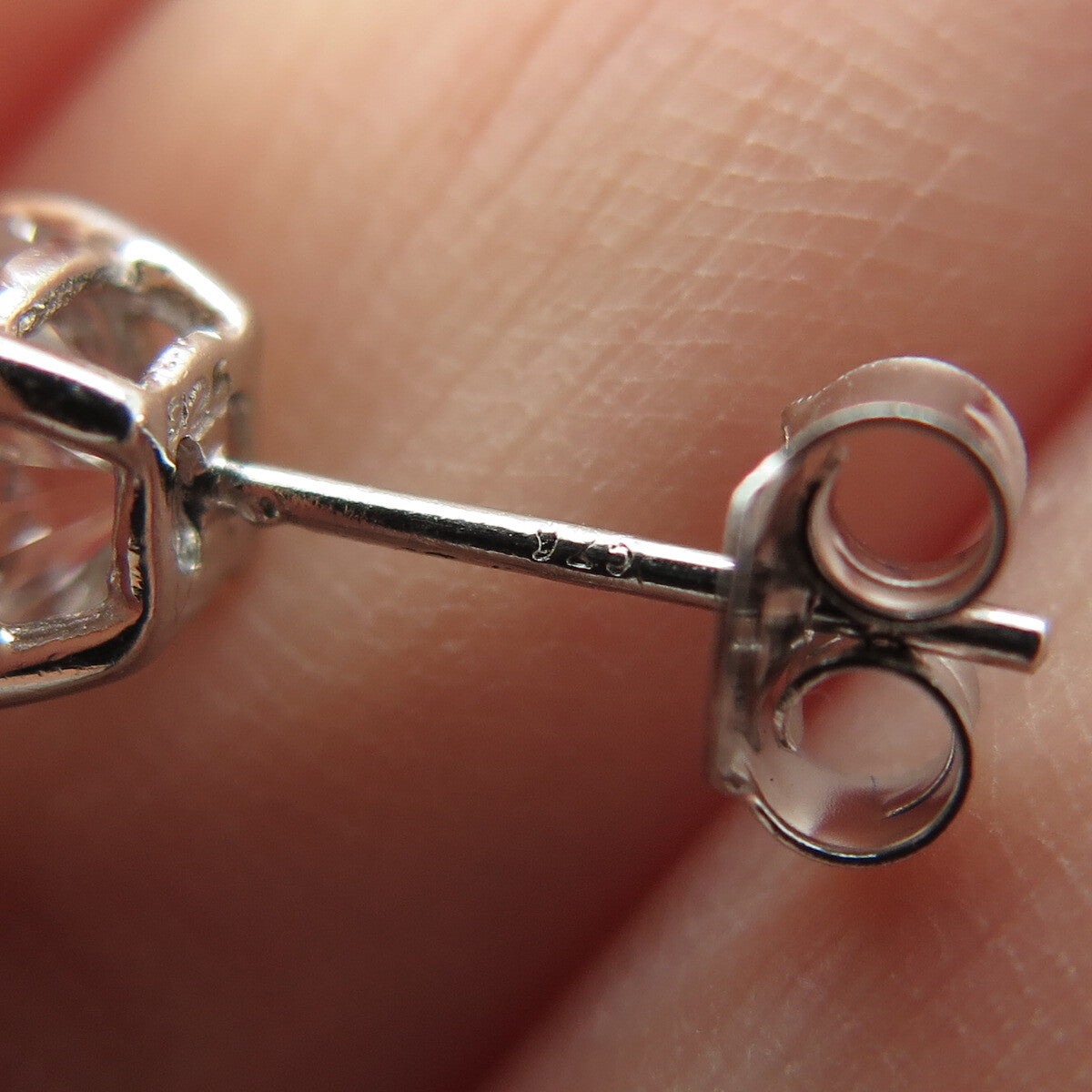 925 Sterling Silver Round-Cut Shaped C Z Stud Earrings