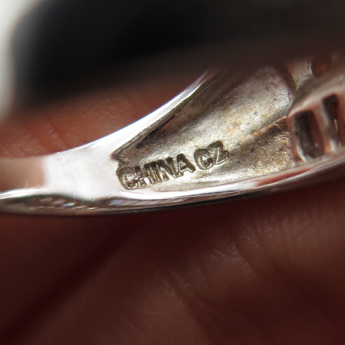 ROSS SIMONS Sterling Silver Emerald & Round-Cut C Z Crisscross Ring Size 7.25