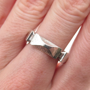 925 Sterling Silver Vintage Modernist Oxidized Band Ring Size 7