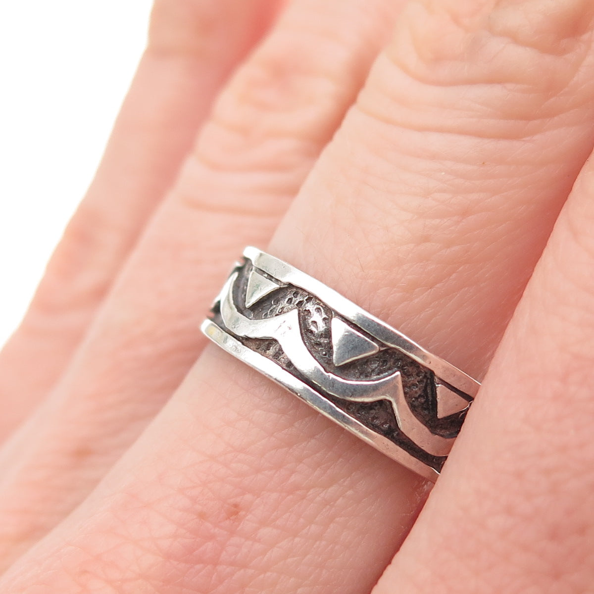 925 Sterling Silver Vintage Wavy Oxidized Band Ring Size 7