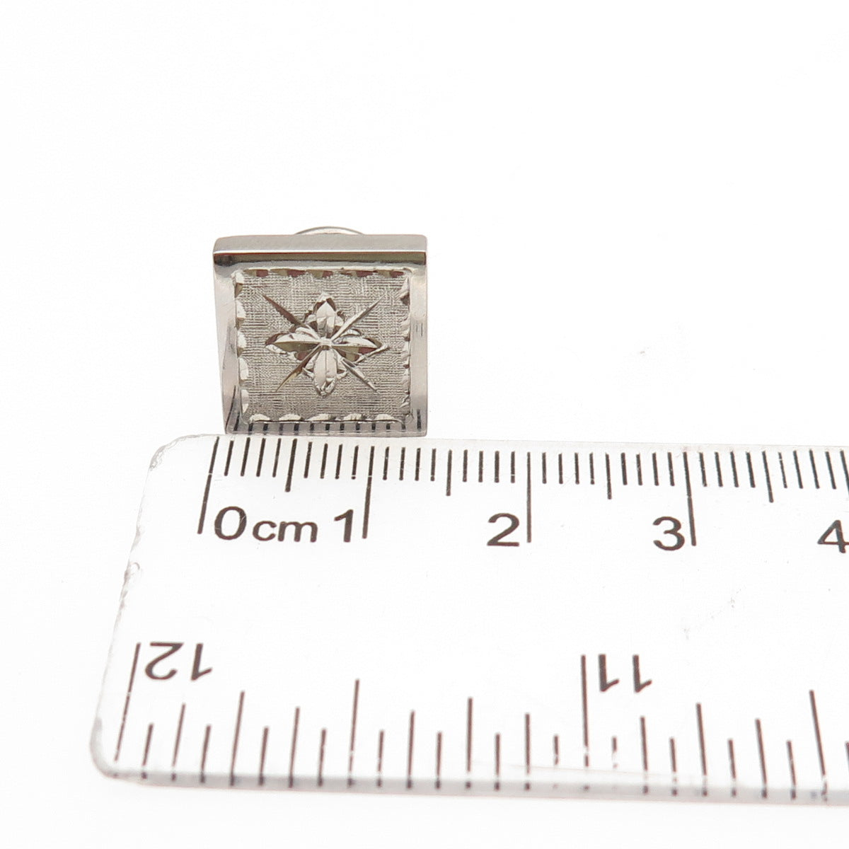 LAMODE 925 Sterling Silver Vintage Diamond-Cut North Star Lapel Pin