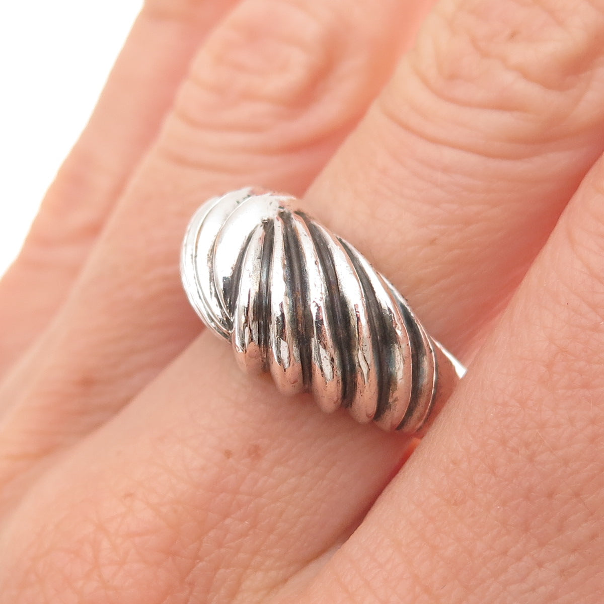 925 Sterling Silver Vintage Modernist Ribbed Oxidized Ring Size 7