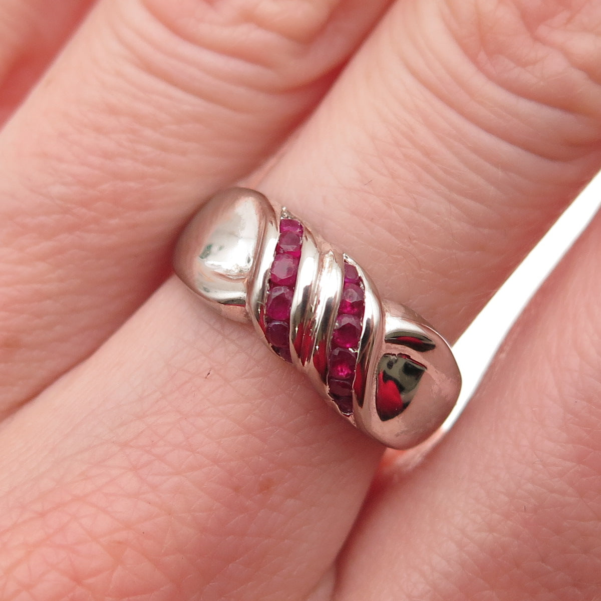 925 Sterling Silver Vintage Real Round-Cut Ruby Modernist Ring Size 7.25