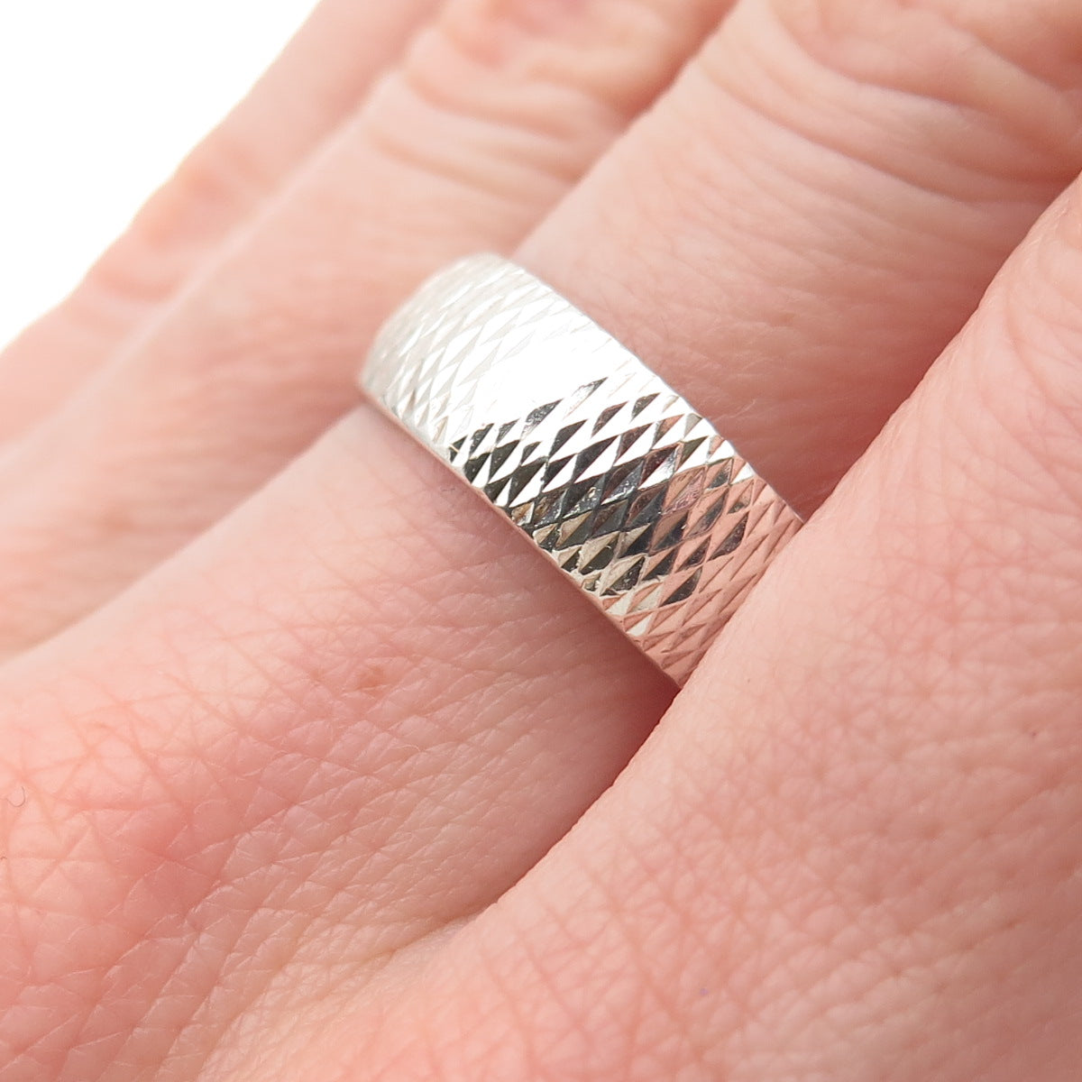 925 Sterling Silver Vintage Diamond-Cut Band Ring Size 7