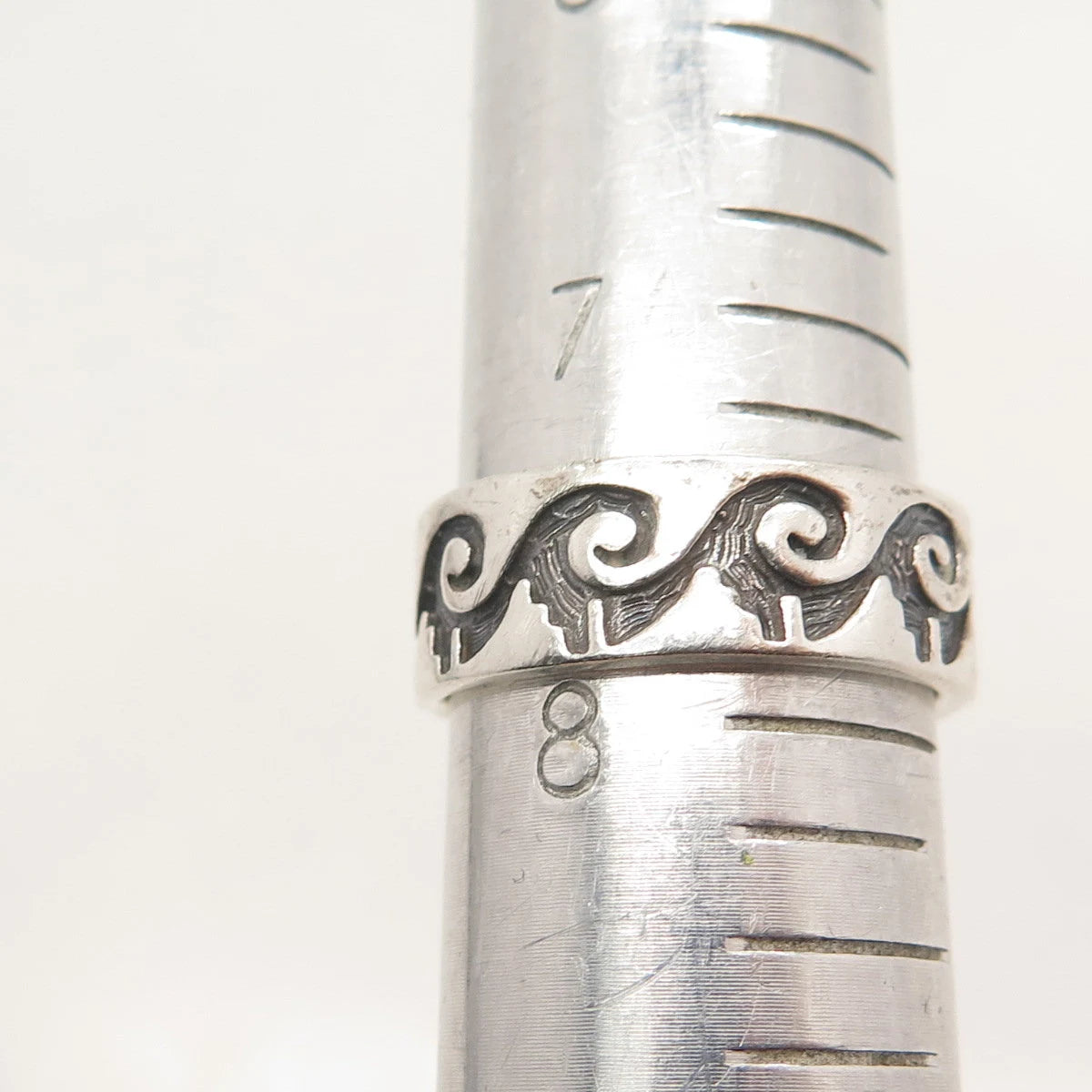 925 Sterling Silver Vintage Water Pattern Band Ring Size 8