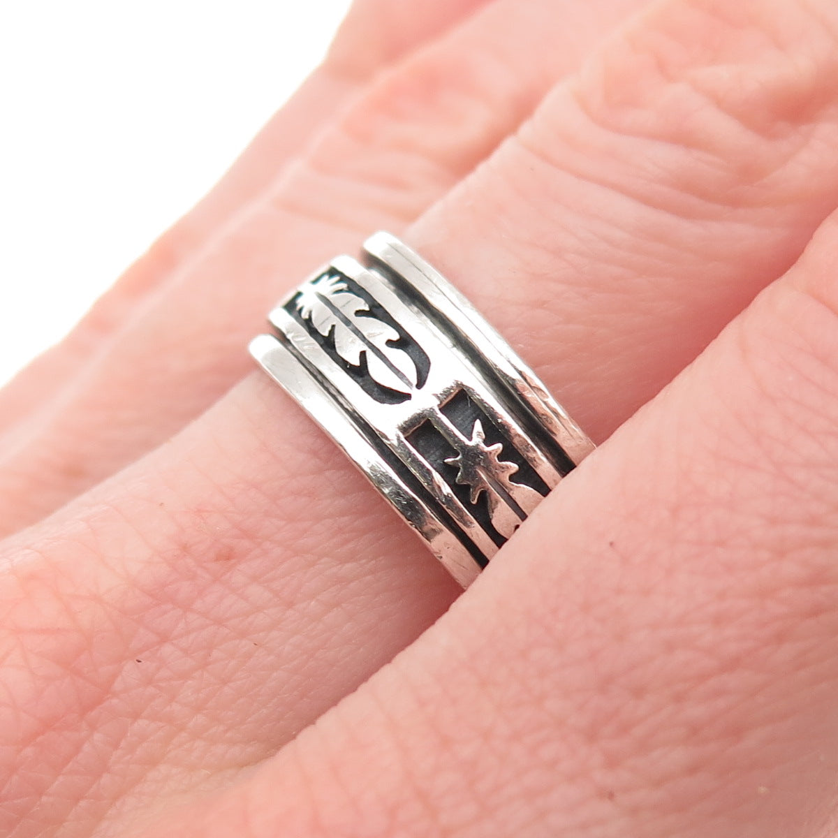 925 Sterling Silver Vintage Feather Oxidized Rotating Band Ring Size 9.75