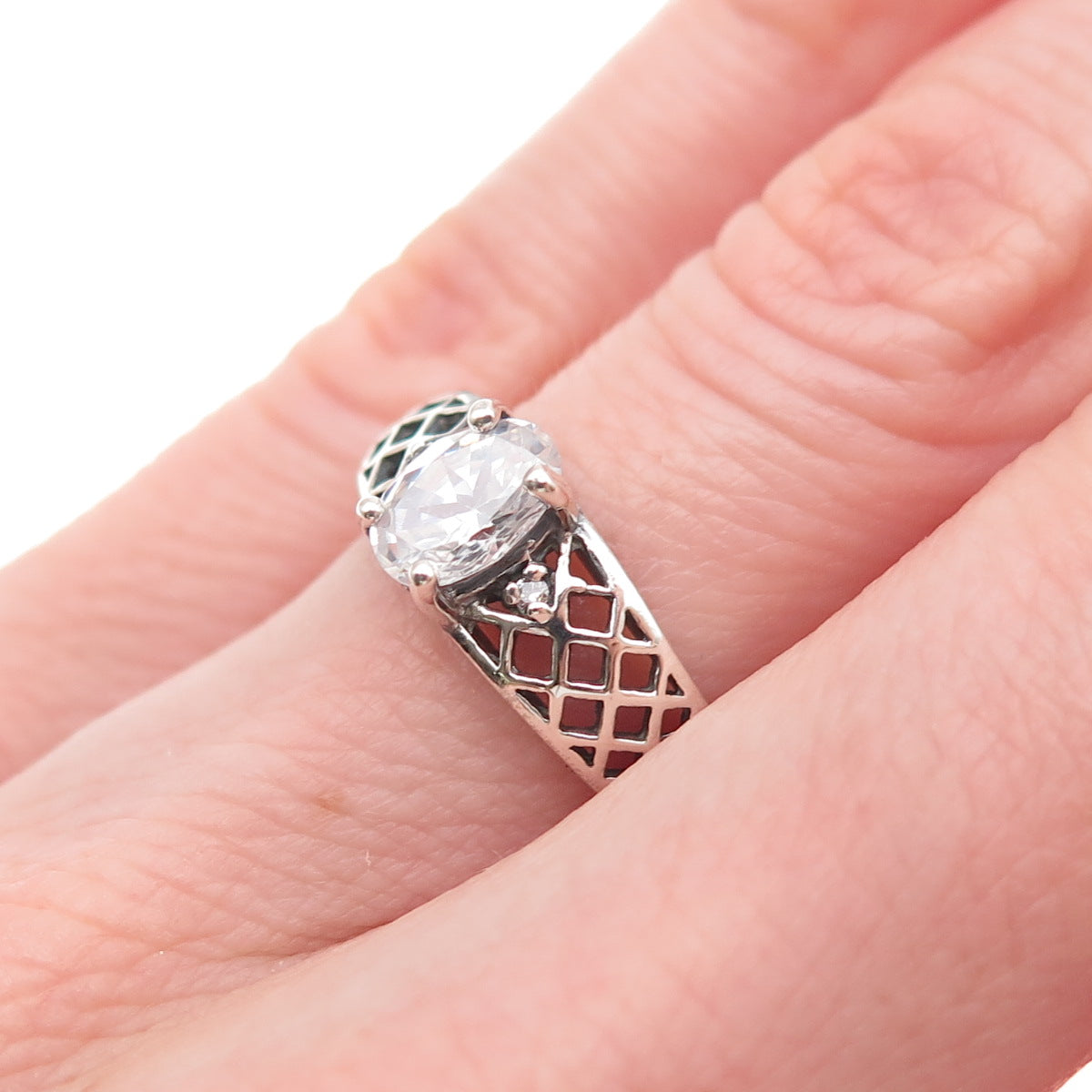 925 Sterling Silver Vintage Oval & Round-Cut C Z Oxidized Ring Size 5.25