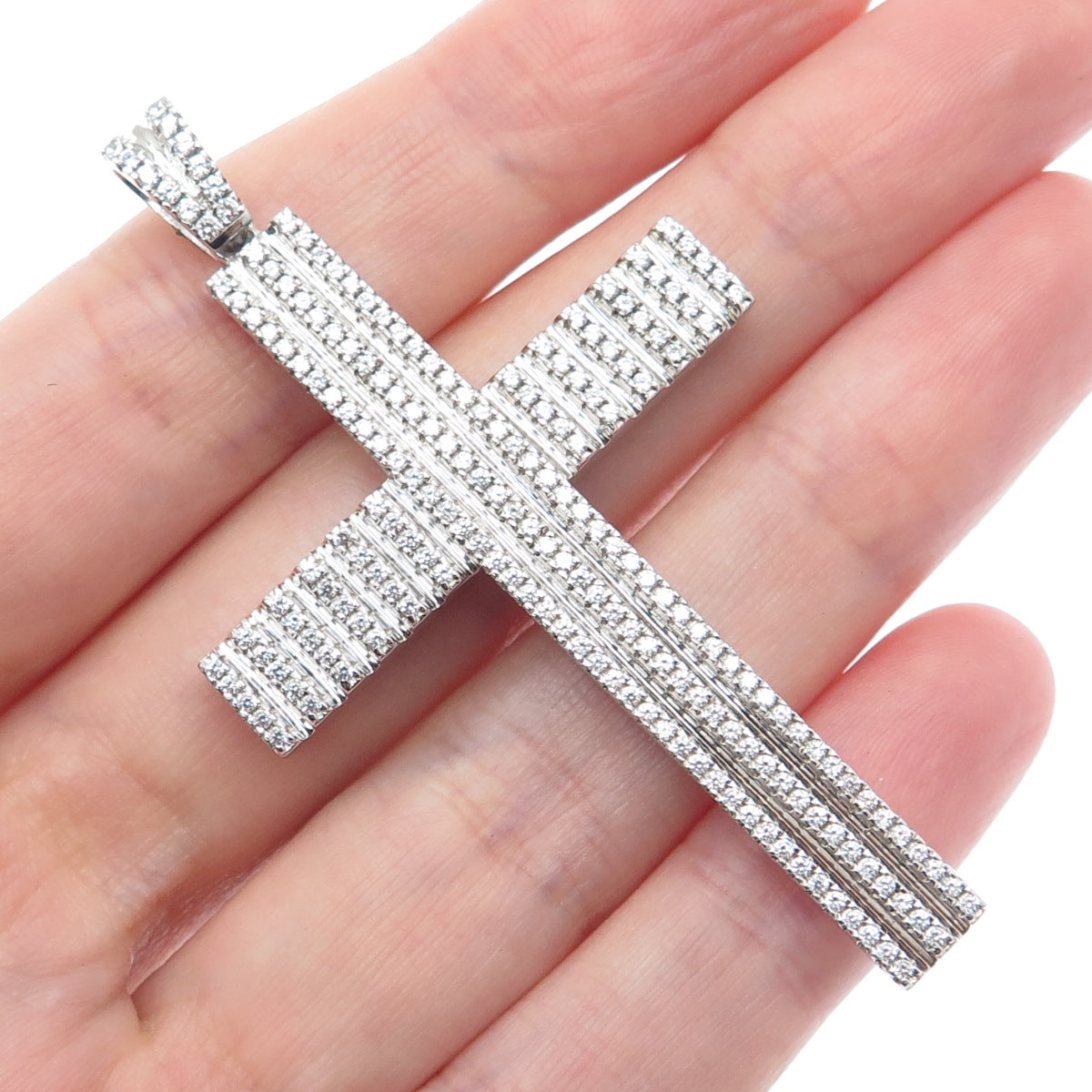 DESIGNS BY YAGI 925 Sterling Silver Round-Cut Shaped C Z Cross Sparkle Pendant