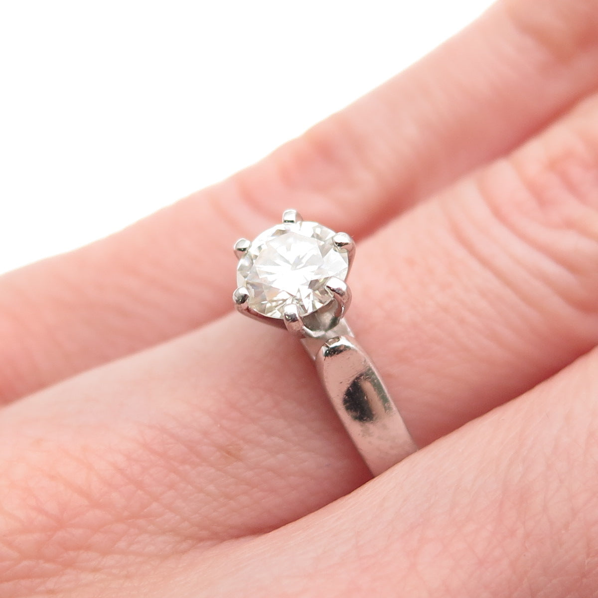 925 Sterling Silver Real Round-Cut Moissanite Engagement Ring Size 5.25