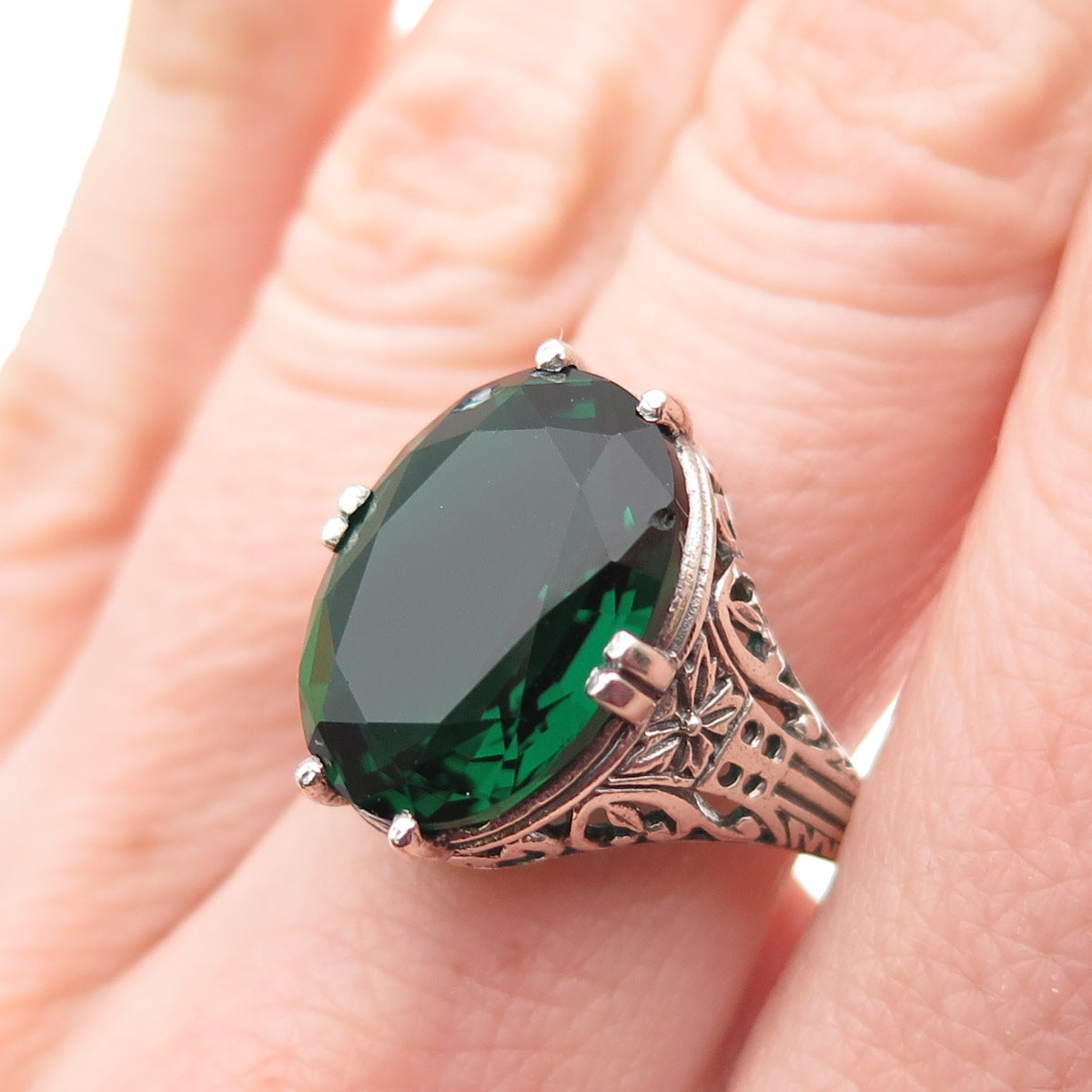 925 Sterling Silver Vintage Oval-Cut Green C Z Oxidized Ring Size 8.75
