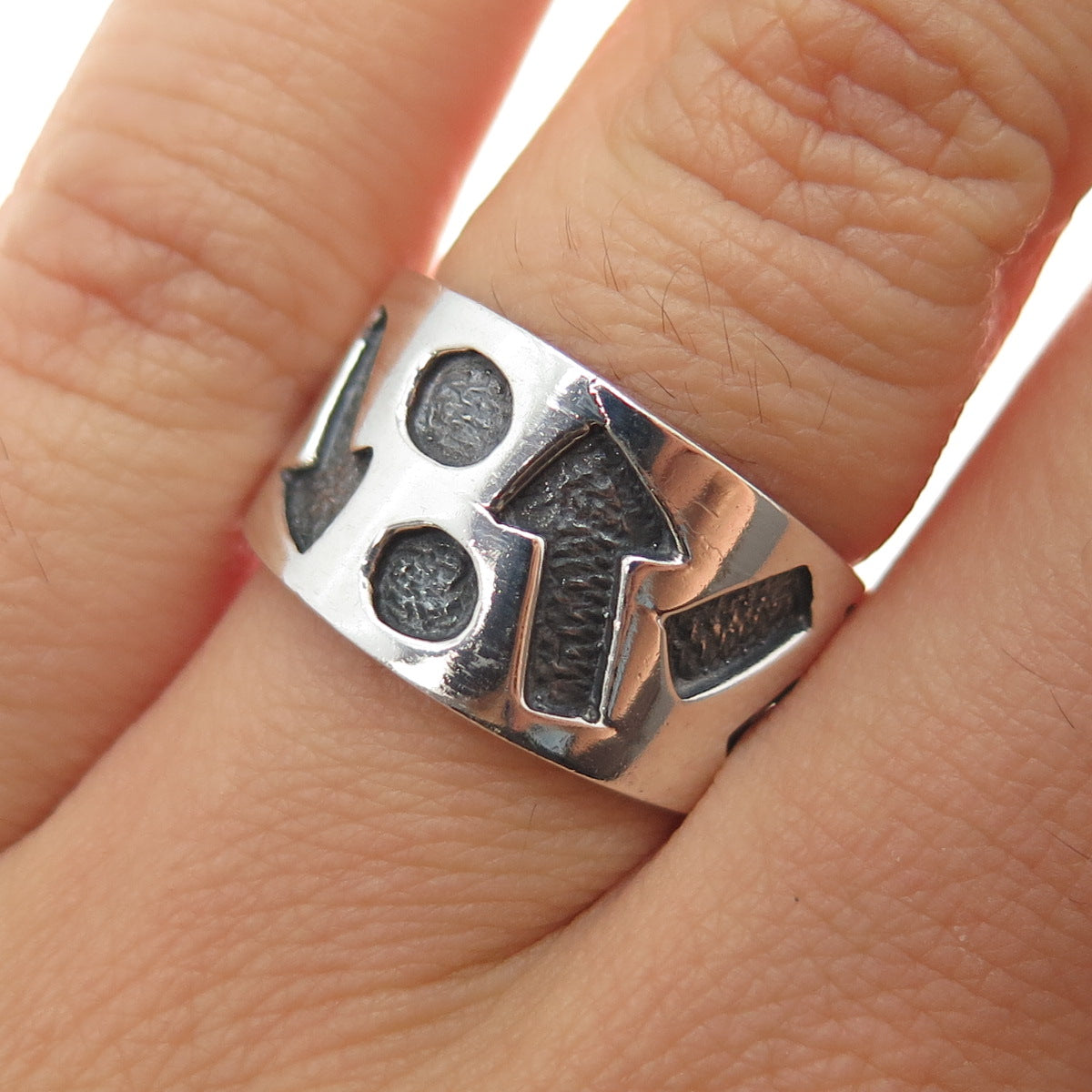 925 Sterling Silver Vintage Modernist Arrow Oxidized Ring Size 7