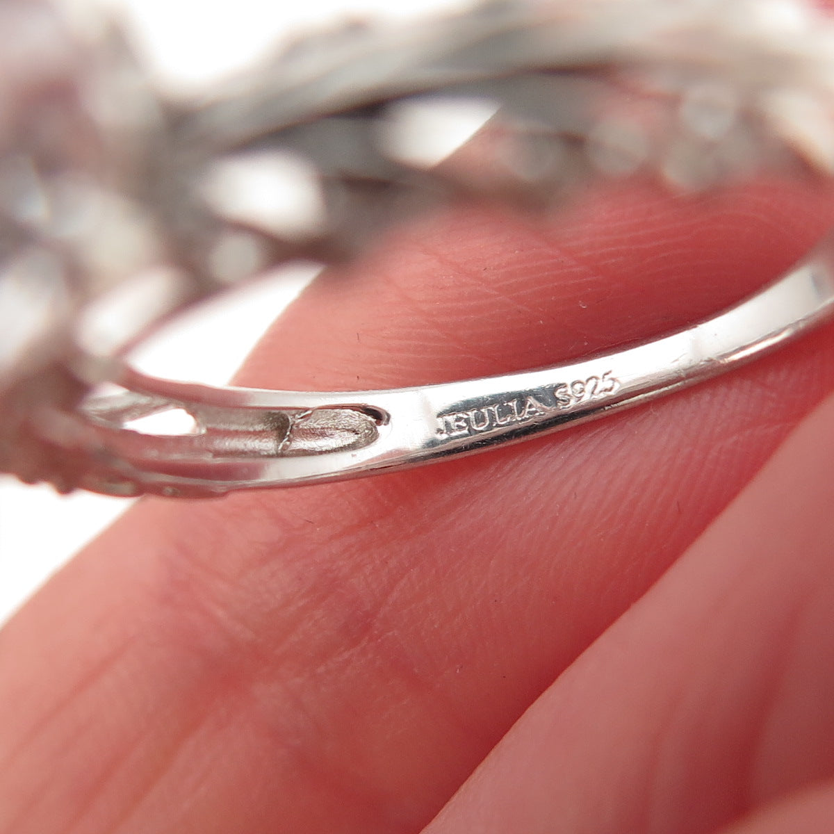 Jeulia 925 Sterling Silver Round-Cut C Z Engagement Ring Size 8
