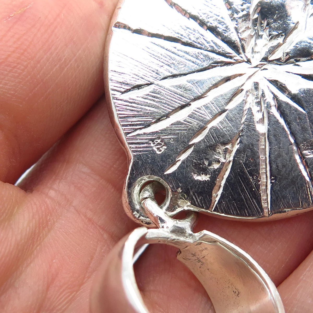 925 Sterling Silver Vintage Hand Peace Sign Pendant