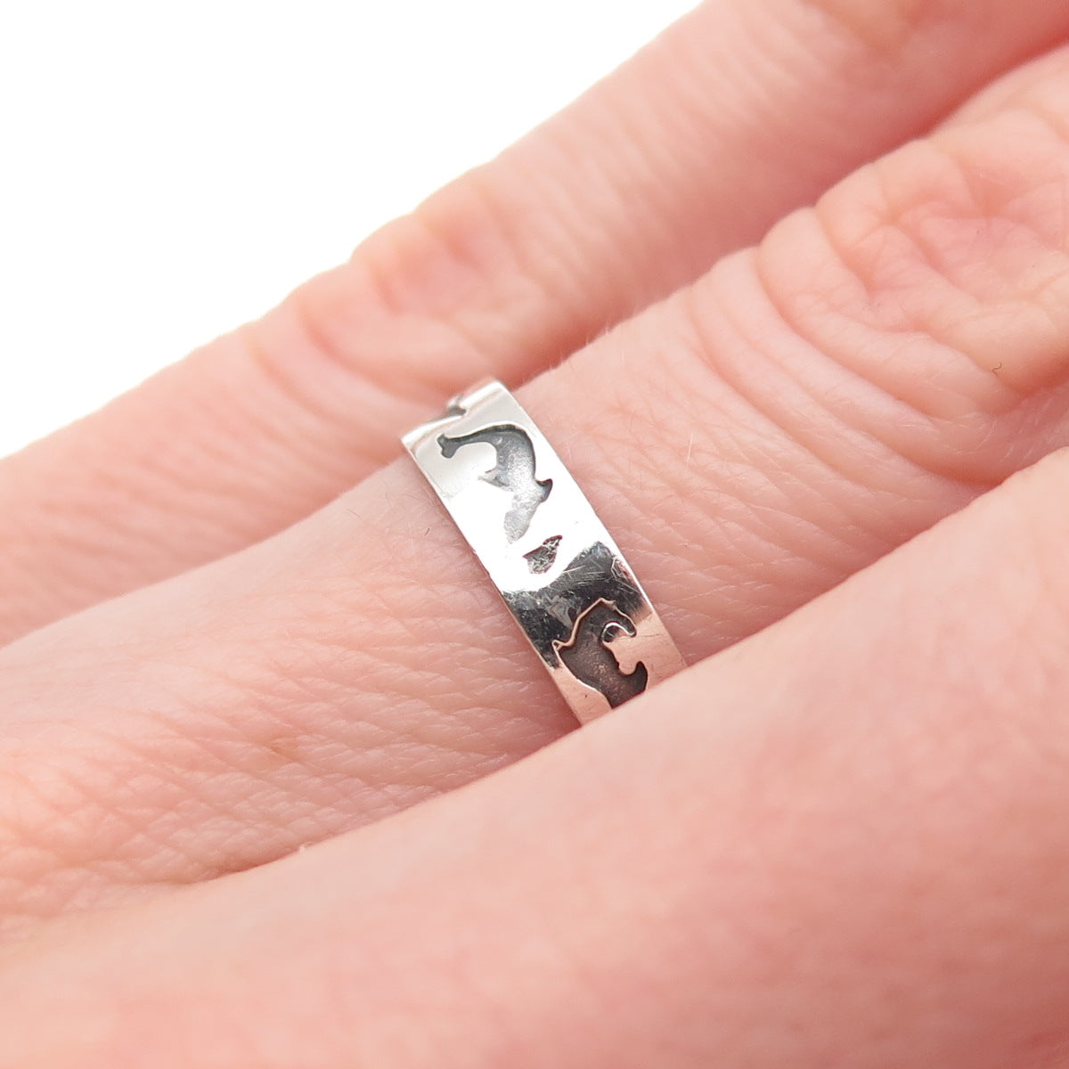 925 Sterling Silver Vintage Dolphin All Around Oxidized Band Ring Size 5.5