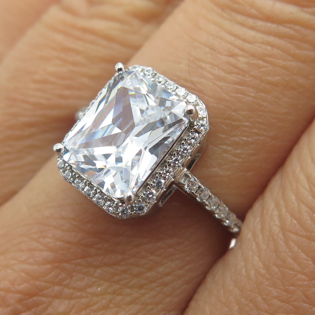 925 Sterling Silver Radiant & Round-Cut Shaped C Z Ring Size 7.25