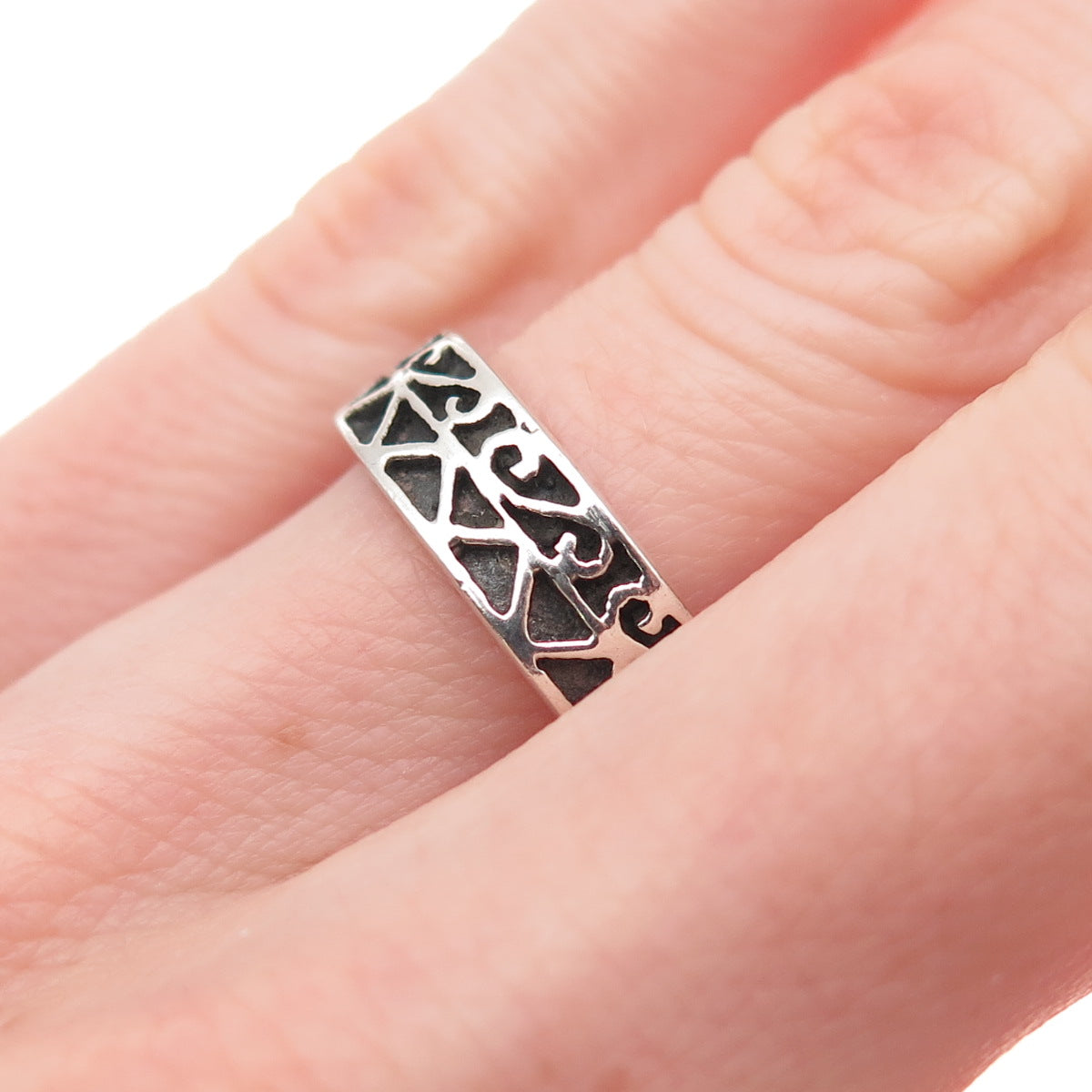 925 Sterling Silver Vintage Scroll Oxidized Band Ring Size 6.25