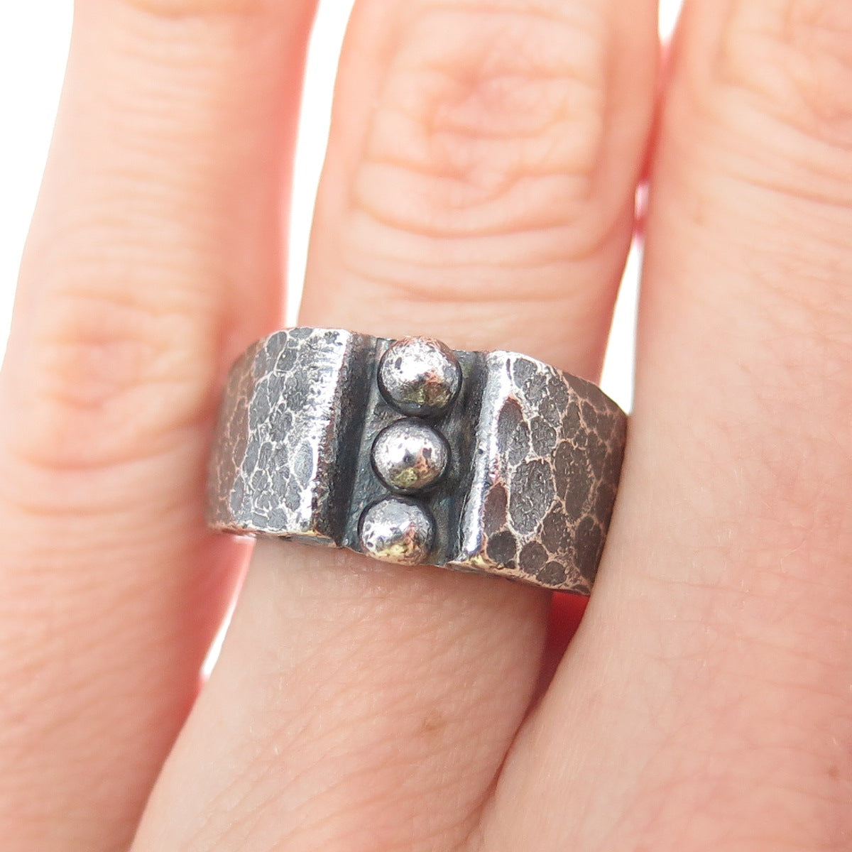 925 Sterling Silver Vintage Modernist Hammered Ball Beaded Oxidized Ring Size 6
