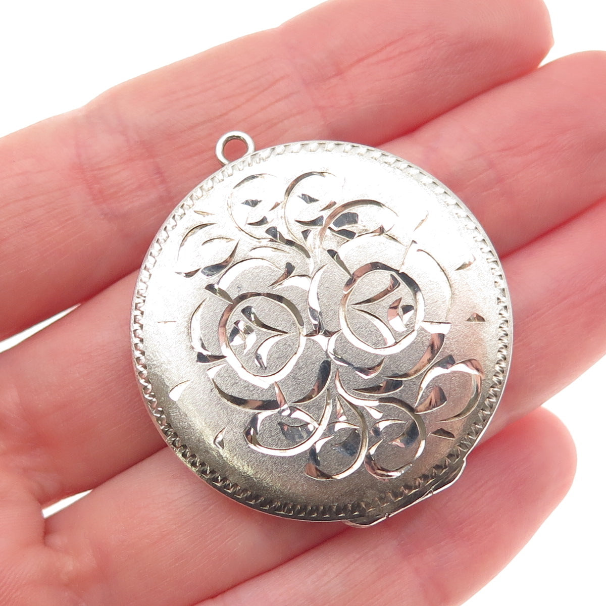 925 Sterling Silver Vintage 1977 LW Birmingham Engraved Floral Locket Pendant
