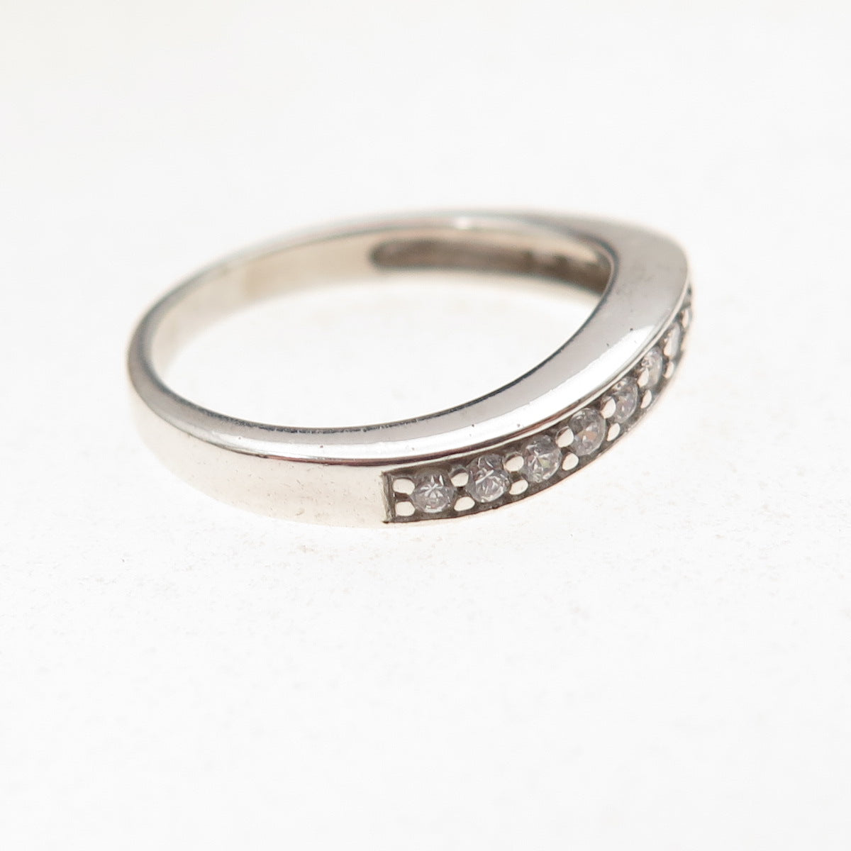 Jewelry Concepts 925 Sterling Silver Round-Cut C Z Wavy Band Ring Size 5