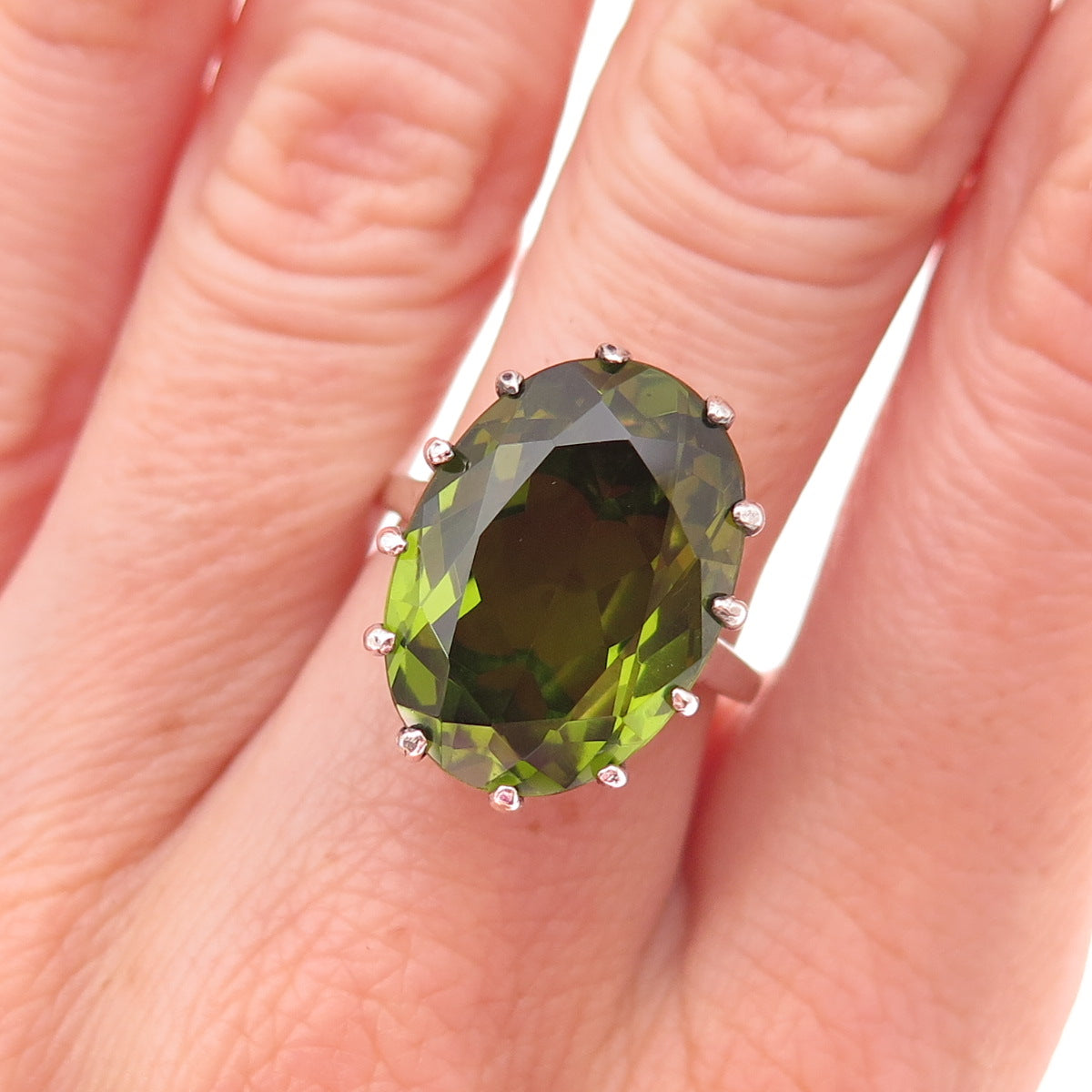 925 Sterling Silver Vintage Real Oval-Cut Peridot Ring Size 7.25