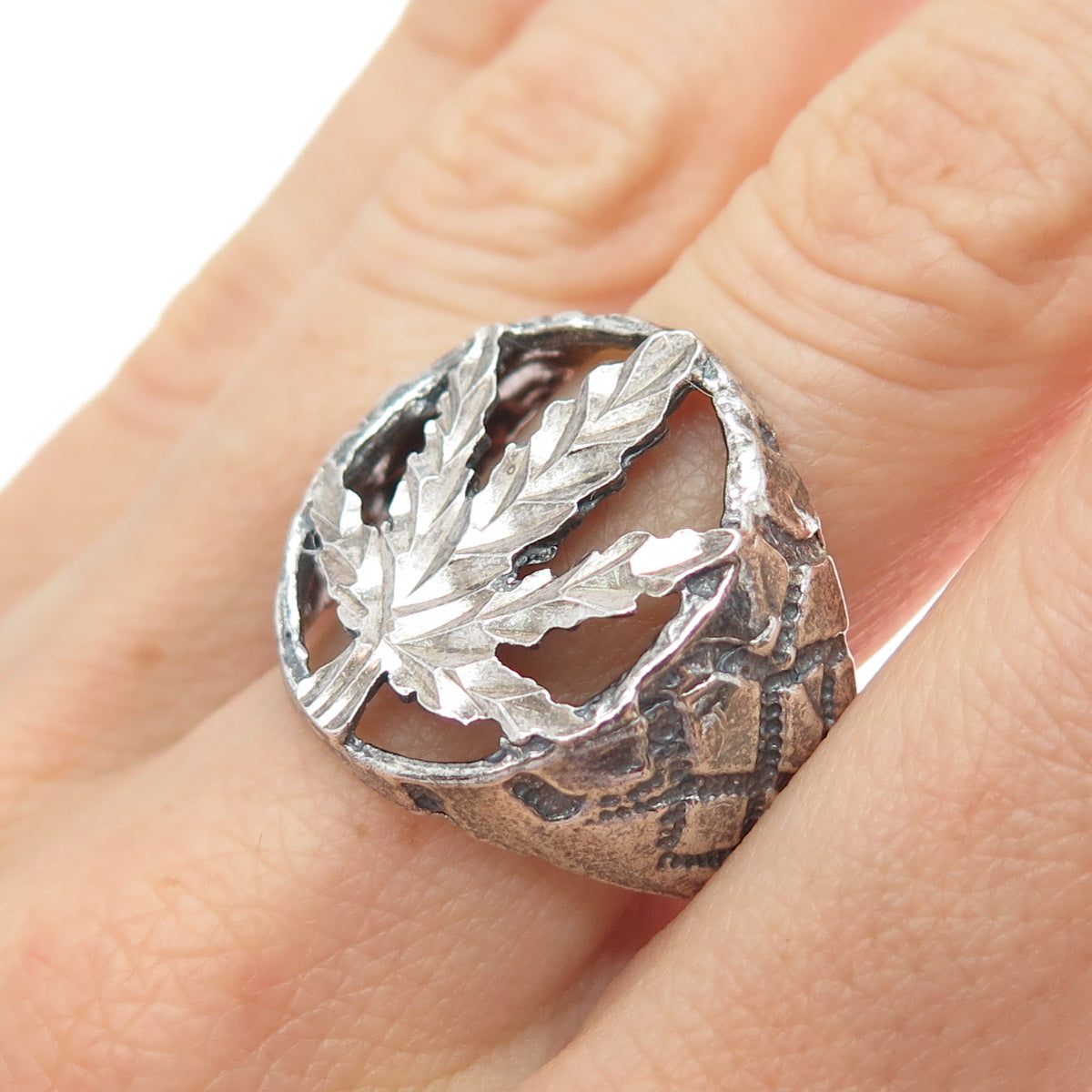 925 Sterling Silver Vintage Cannabis Leaf Oxidized Ring Size 11.75