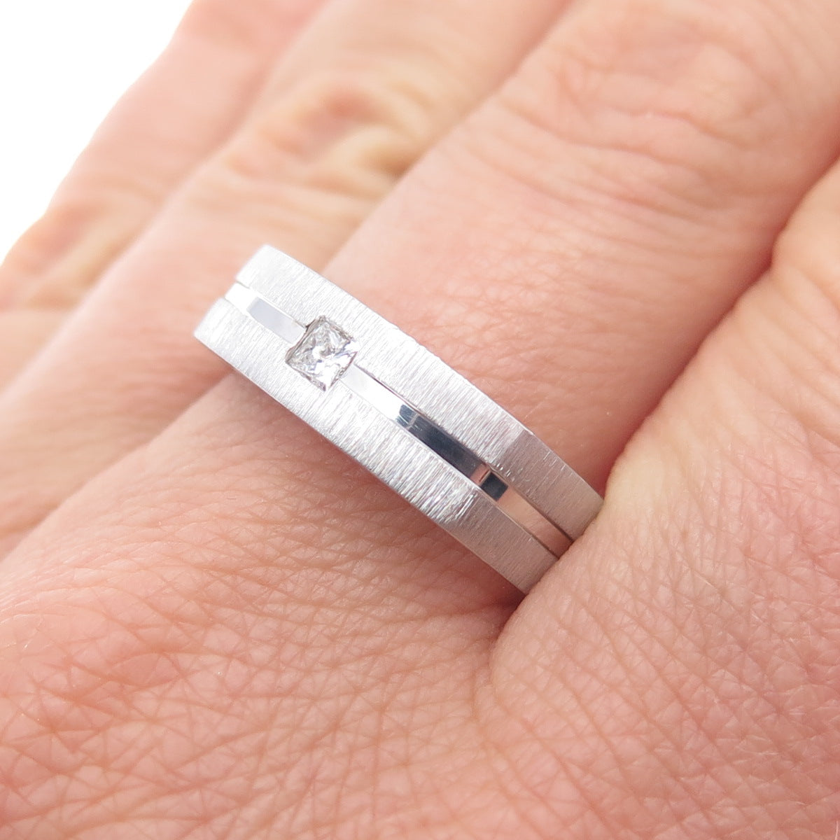 925 Sterling Silver Princess-Cut C Z Modernist Band Ring Size 10.5