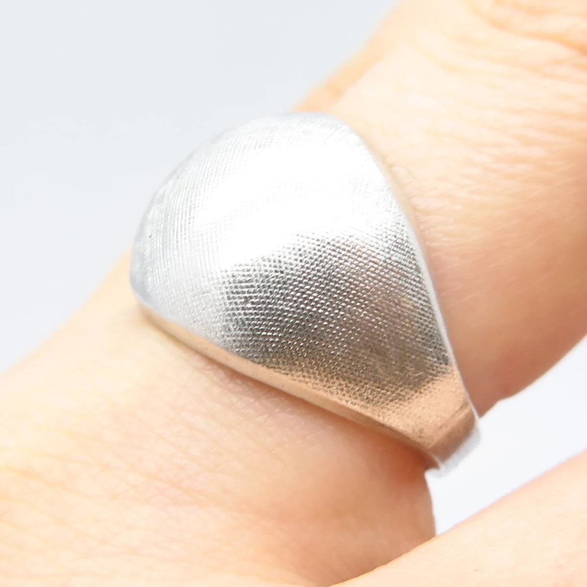 925 Sterling Silver Vintage Vargas Textured Ring Size 7.75