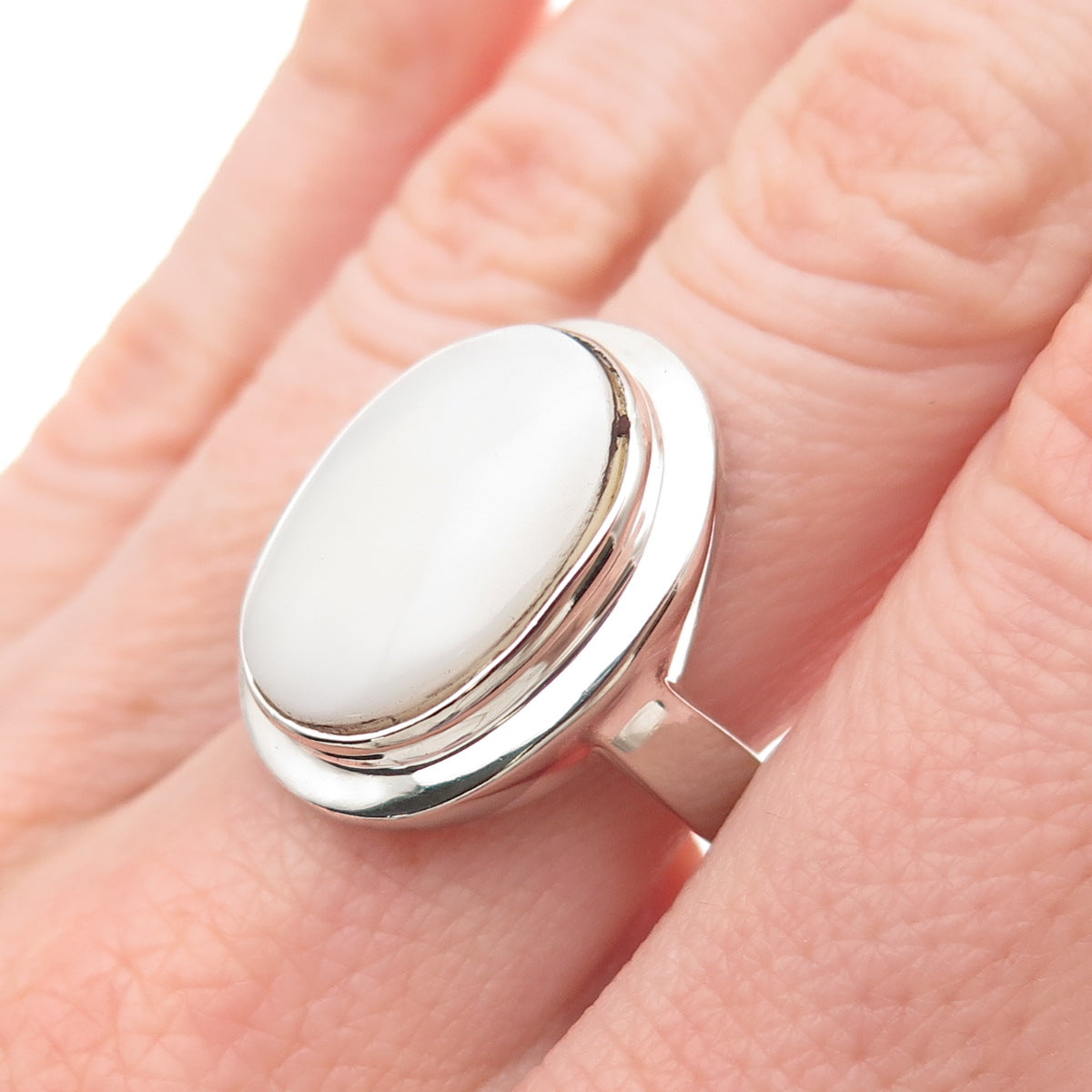 925 Sterling Silver Vintage Real MOP Modernist Ring Size 8