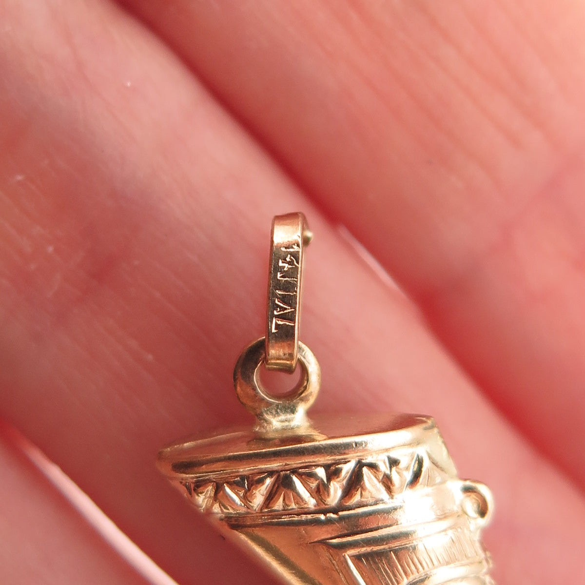 14K Gold Vintage Italy Egyptian Queen Nefertiti Charm Pendant