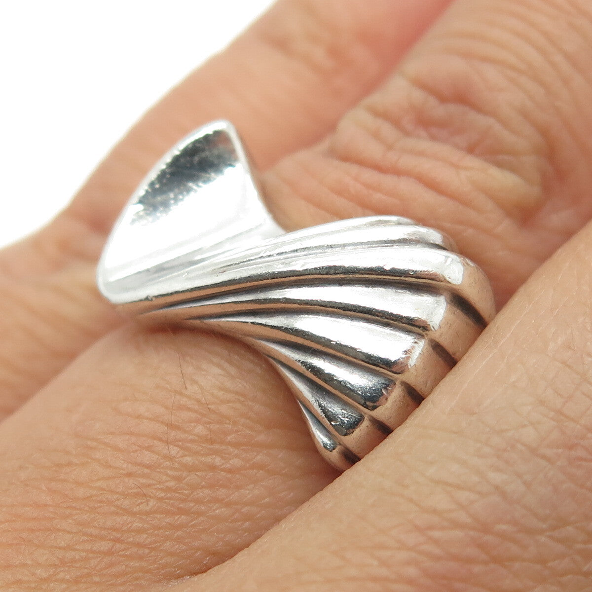 925 Sterling Silver Vintage Ribbed Modernist Ring Size 5.75