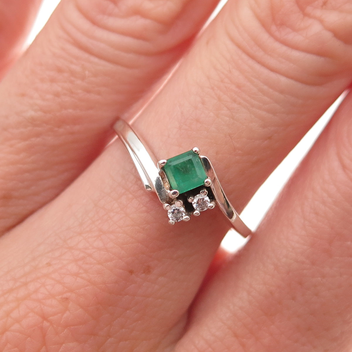 925 Sterling Silver Vintage Real Emerald & C Z Bypass Ring Size 7.25