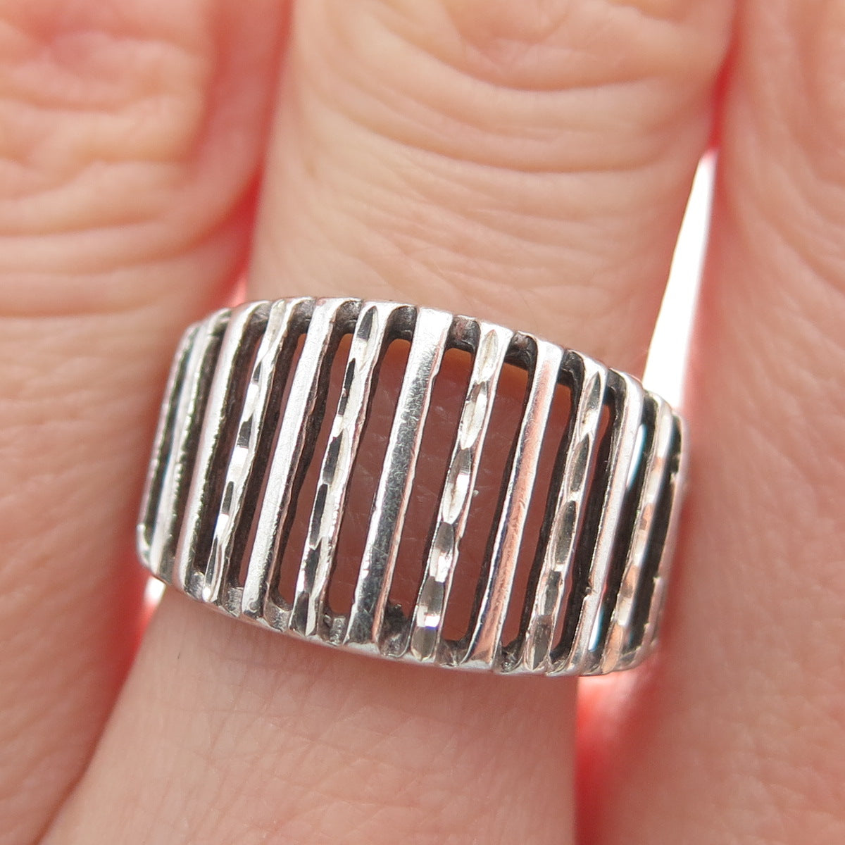 925 Sterling Silver Vintage Modernist Diamond-Cut Ribbed Ring Size 7.75