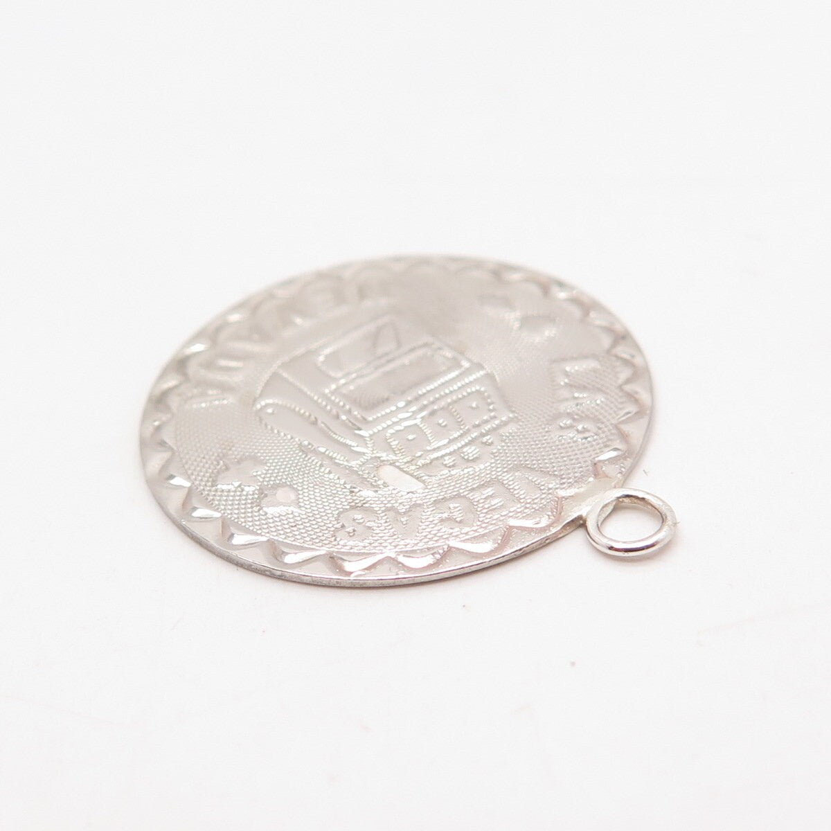 925 Sterling Silver Vintage "Nevada" Round Pendant