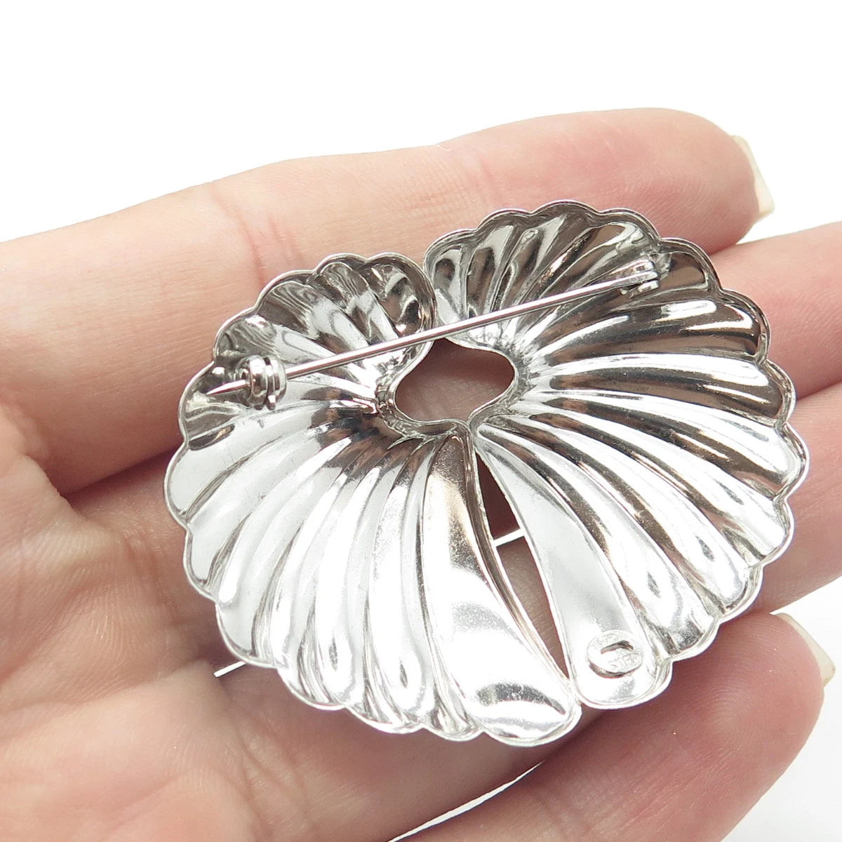 925 Sterling Silver Vintage Ribbed Shell Modernist Pin Brooch