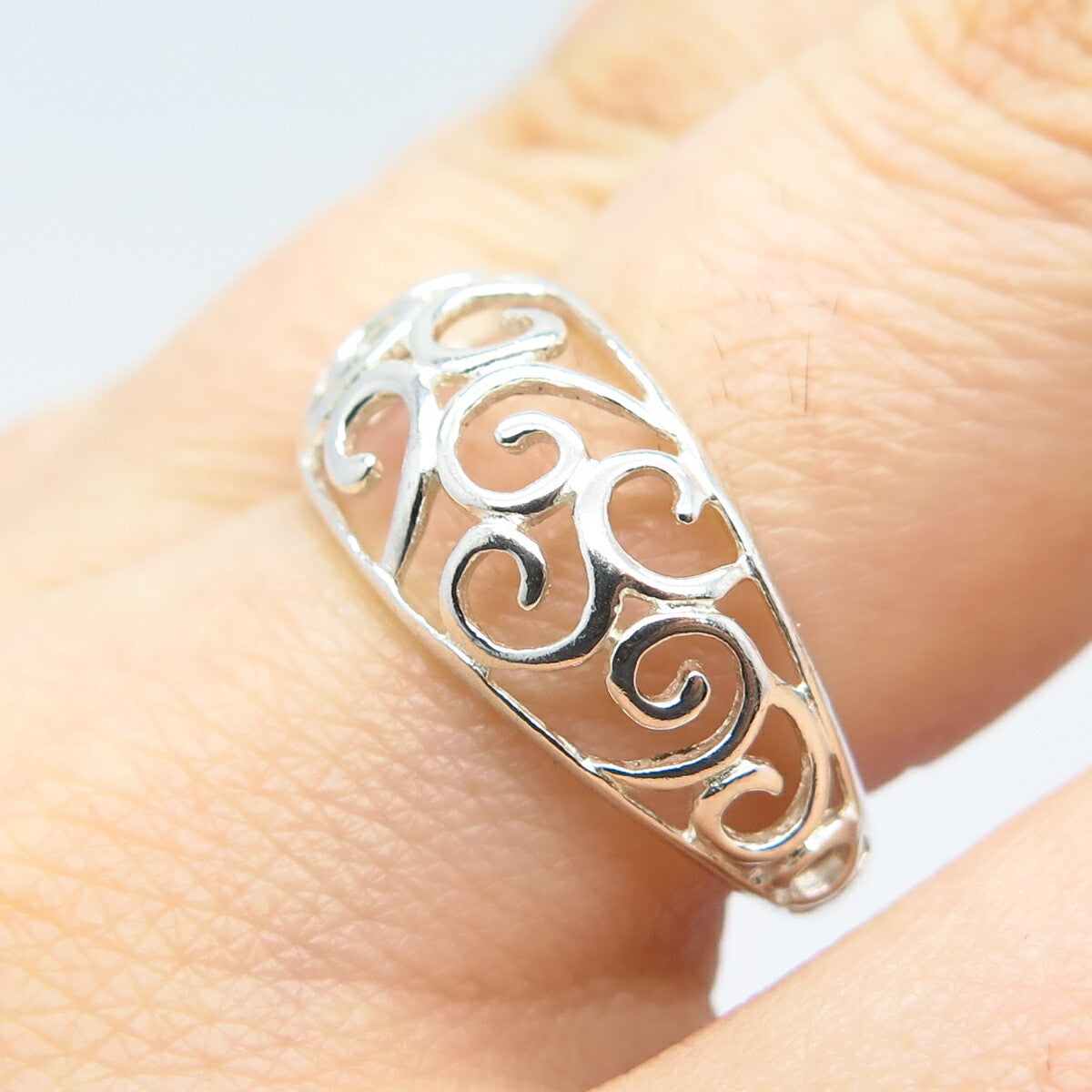 925 Sterling Silver Swirl Ornate Ring Size 8.25