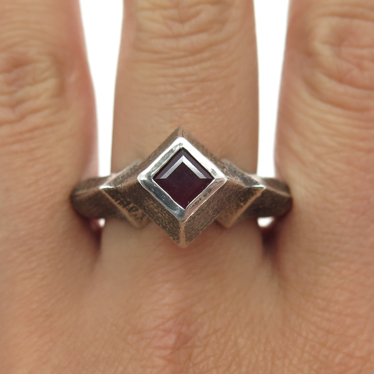 925 Sterling Silver Vintage Real Princess-Cut Ruby Modernist Ring Size 8.25