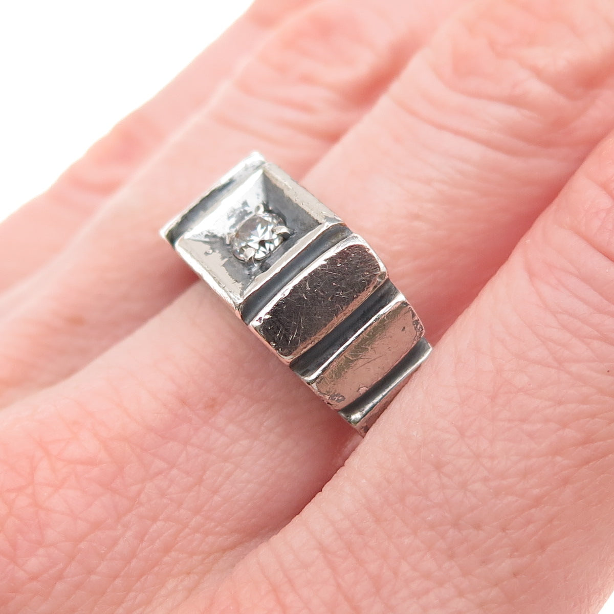 925 Sterling Silver Vintage Round-Cut C Z Oxidized Ring Size 8.75