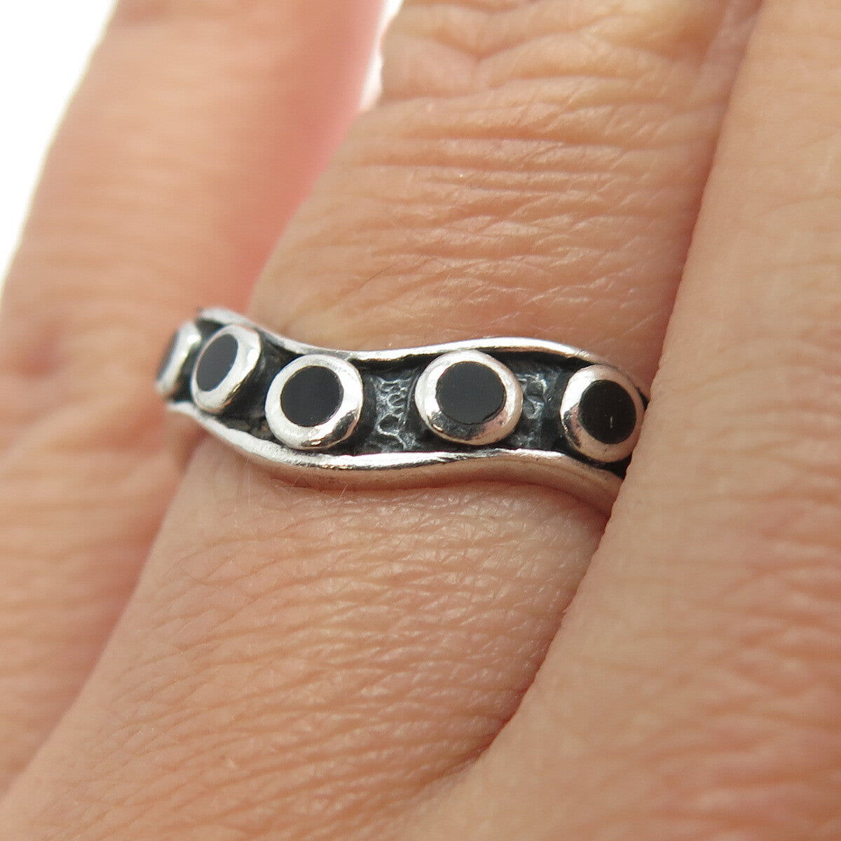 925 Sterling Silver Vintage Black Enamel Wavy Ring Size 6.75