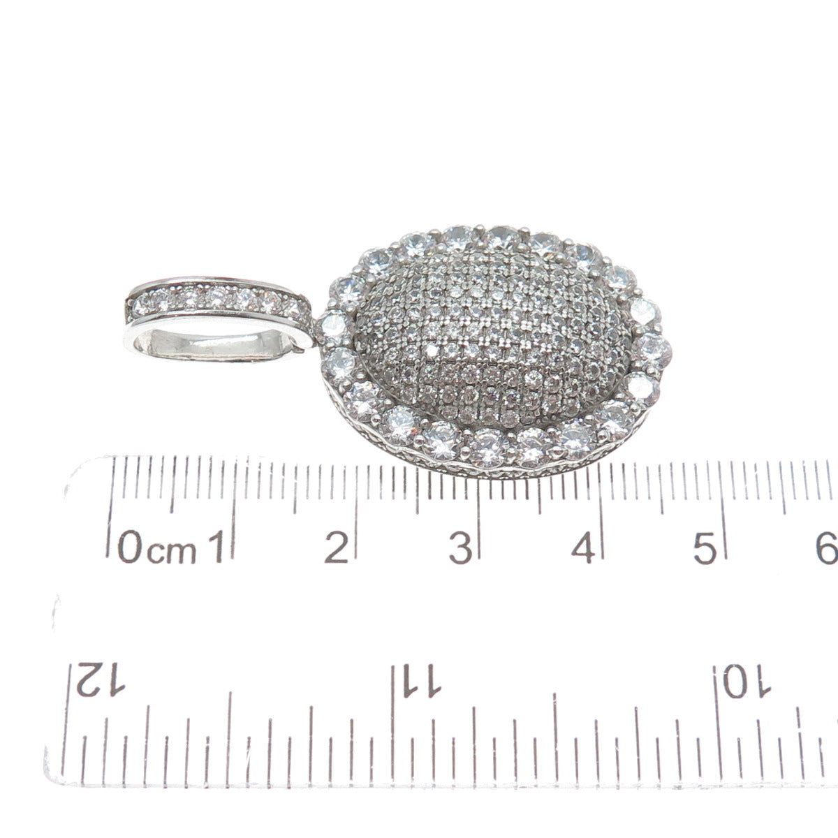 DESIGNS BY YAGI 925 Sterling Silver Round-Cut C Z Sparkle Oval Pendant