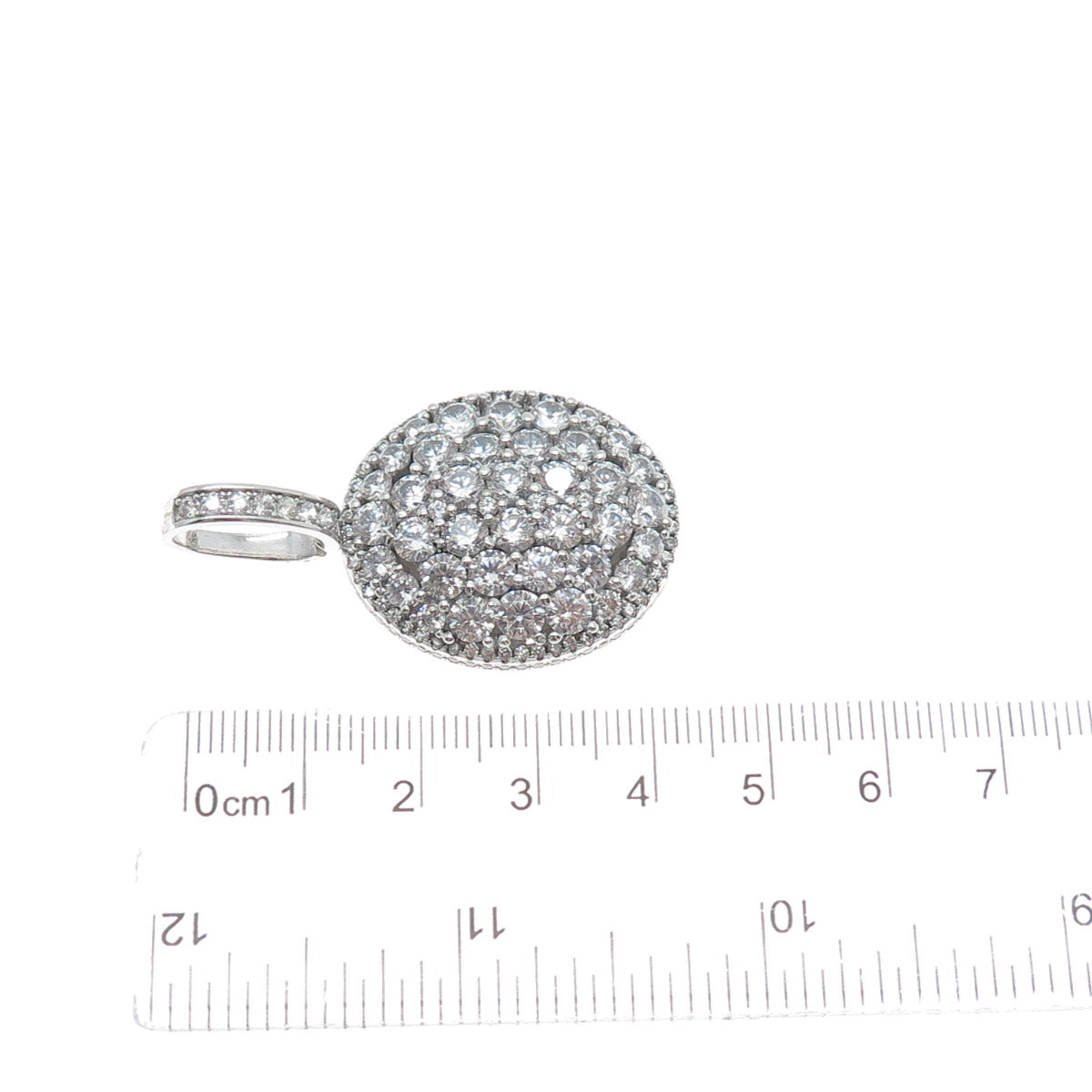 DESIGNS BY YAGI 925 Sterling Round-Cut Shaped C Z Sparkle Oval Pendant