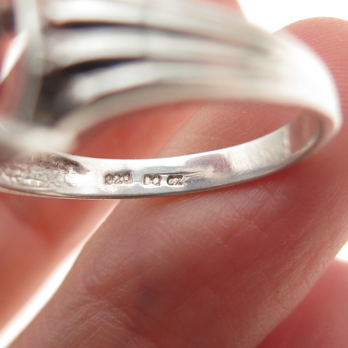 925 Sterling Silver Oval-Cut Purple C Z Ring Size 8.25
