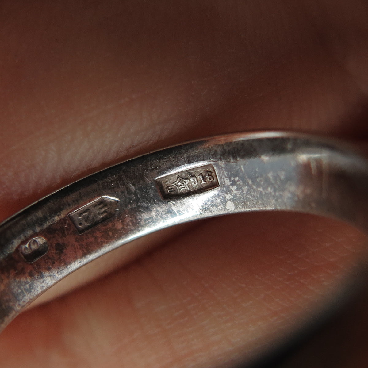 916 Silver Vintage European Diamond-Cut Oxidized Band Ring Size 7.5